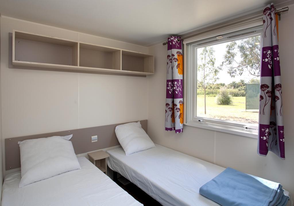 Camping Miami Plage Hotel Poggio Mezzana Ruang foto